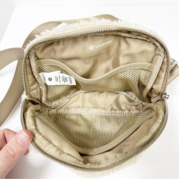 Lululemon Everyday Belt Bag Sherpa Off White Ivory - Picture 5 of 6